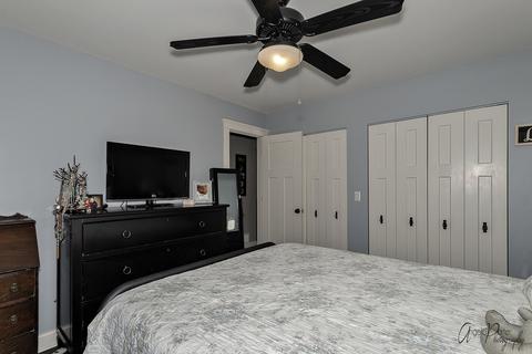 2722 Lake Dr, Holiday Hills, IL 60051 photo 9