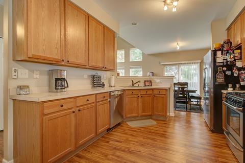 6900 Creekside Dr, Plainfield, IL 60586 photo 4