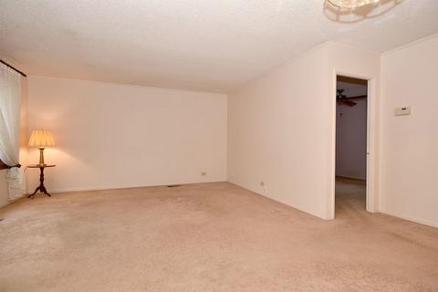225 E Wayne Pl, Wheeling, IL 60090 photo 4