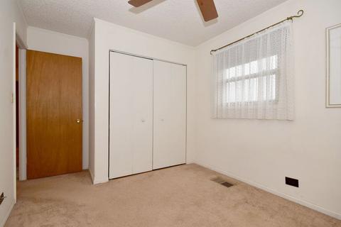 225 E Wayne Pl, Wheeling, IL 60090 photo 15