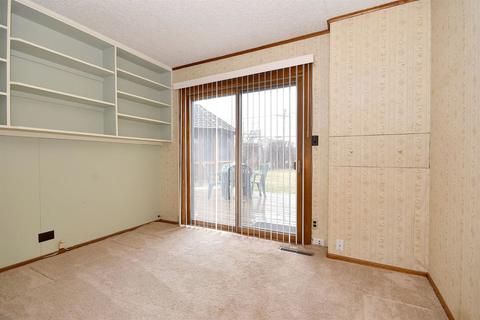 225 E Wayne Pl, Wheeling, IL 60090 photo 19