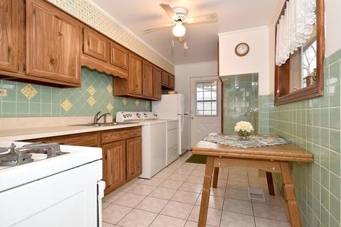 225 E Wayne Pl, Wheeling, IL 60090 photo 11