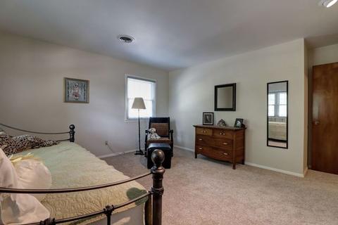 1010 Devonshire Dr, Champaign, IL 61821 photo 29