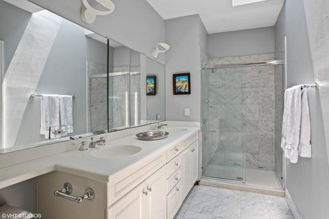 51 Elm St, Chicago, IL 60611 photo 16