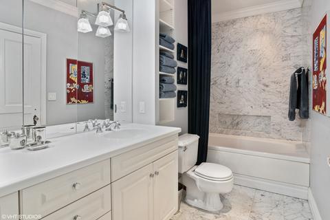 51 Elm St, Chicago, IL 60611 photo 12