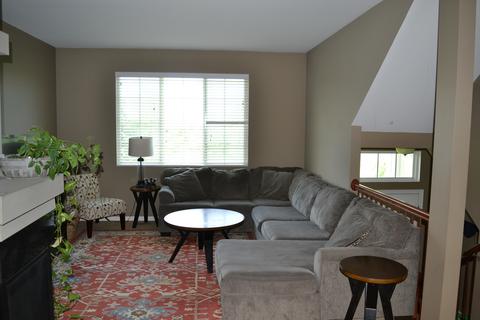 3372 Cameron Dr, Elgin, IL 60124 photo 2