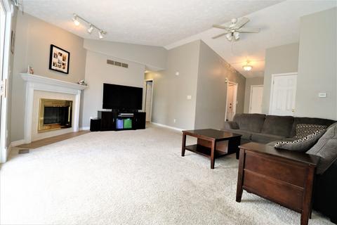 4 Ivey Ct, Bloomington, IL 61701 photo 2