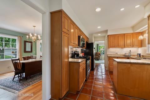 305 E 12th Ave, Naperville, IL 60563 photo 8