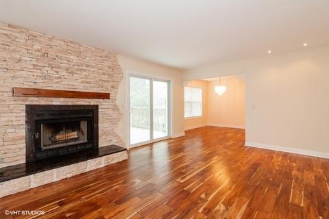 933 Old Oak Cir, Algonquin, IL 60102 photo 3