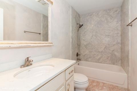 933 Old Oak Cir, Algonquin, IL 60102 photo 11