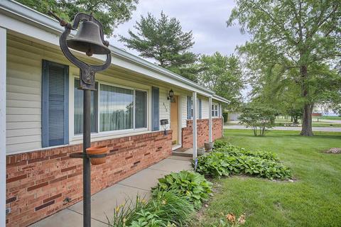 610 E Benham St, Tolono, IL 61880 photo 3