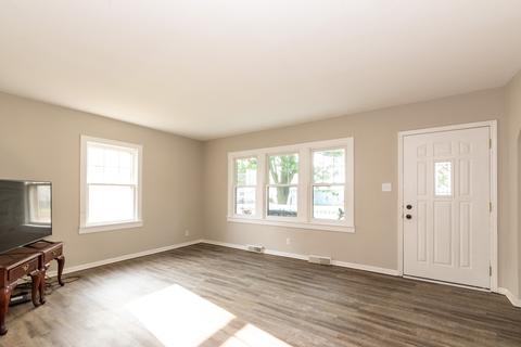 320 E 2nd St, Genoa, IL 60135 photo 2