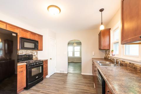 320 E 2nd St, Genoa, IL 60135 photo 4