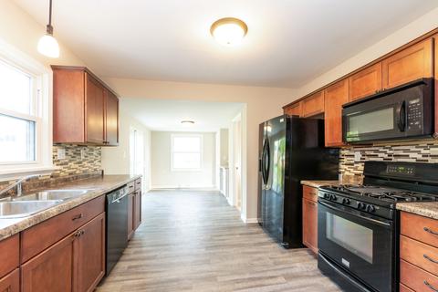 320 E 2nd St, Genoa, IL 60135 photo 6