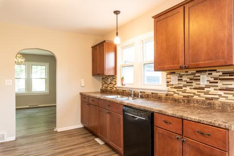 320 E 2nd St, Genoa, IL 60135 photo 5