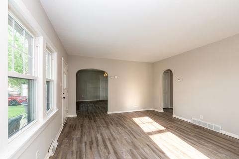 320 E 2nd St, Genoa, IL 60135 photo 3