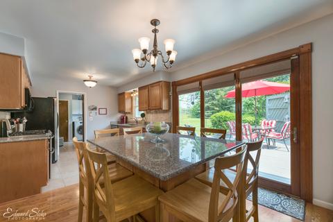 980 Norman Dr, Hoffman Estates, IL 60192 photo 3