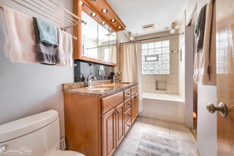 980 Norman Dr, Hoffman Estates, IL 60192 photo 13