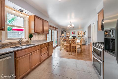 980 Norman Dr, Hoffman Estates, IL 60192 photo 6