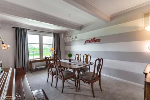 980 Norman Dr, Hoffman Estates, IL 60192 photo 10