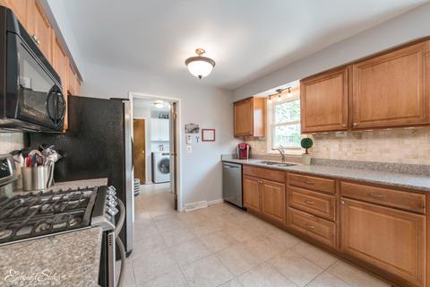 980 Norman Dr, Hoffman Estates, IL 60192 photo 5