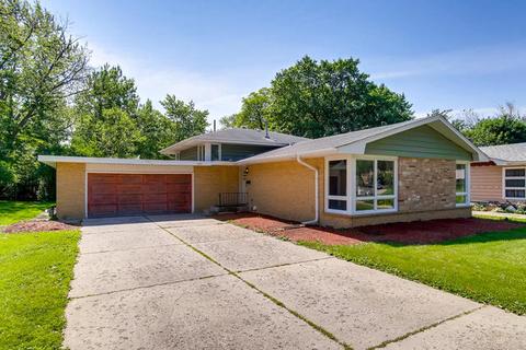 605 Seneca Dr, Aurora, IL 60506 photo 1