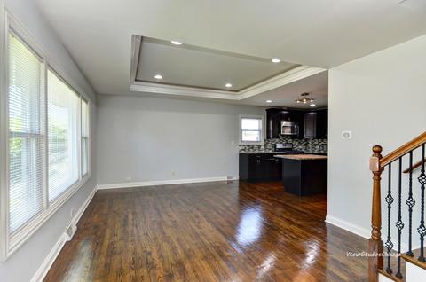 2110 Fox Ln, Des Plaines, IL 60018 photo 4