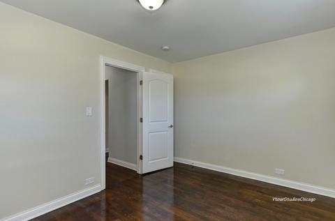 2110 Fox Ln, Des Plaines, IL 60018 photo 13