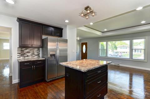 2110 Fox Ln, Des Plaines, IL 60018 photo 9