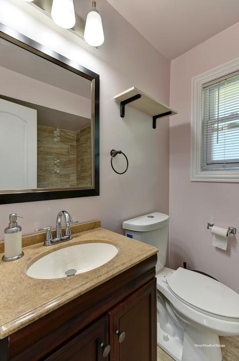 2110 Fox Ln, Des Plaines, IL 60018 photo 14