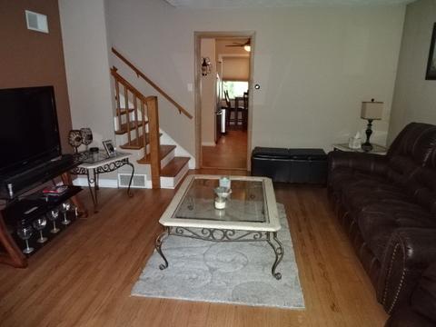 981 S Wolf Rd, Des Plaines, IL 60016 photo 2