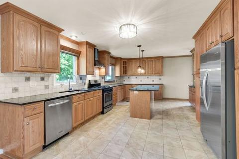 681 Eastchester Rd, Wheeling, IL 60090 photo 6