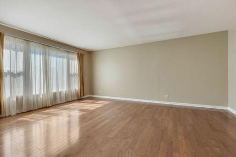 681 Eastchester Rd, Wheeling, IL 60090 photo 4