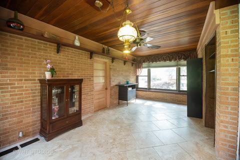 415 Cambridge Rd, Des Plaines, IL 60016 photo 7