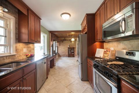 415 Cambridge Rd, Des Plaines, IL 60016 photo 5