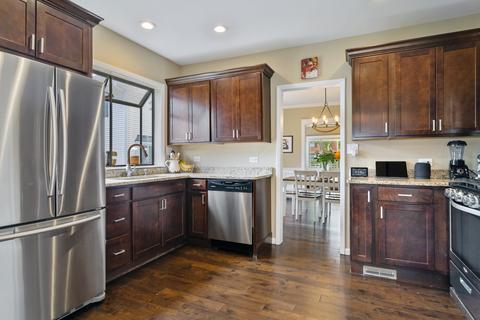 711 Warrenville Rd, Wheaton, IL 60189 photo 8