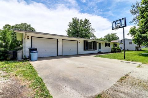 203 Eisenhower Dr, Philo, IL 61864 photo 2