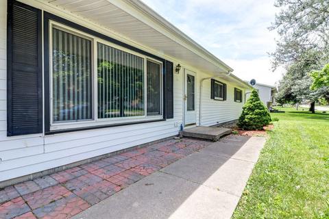 203 Eisenhower Dr, Philo, IL 61864 photo 4