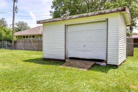 203 Eisenhower Dr, Philo, IL 61864 photo 8
