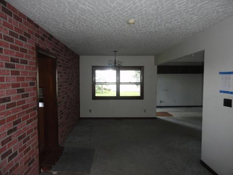309 N Walnut St, Arrowsmith, IL 61722 photo 4