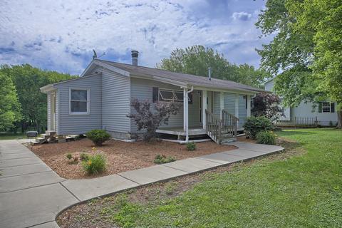 512 Witt Park Rd, Sidney, IL 61877 photo 2