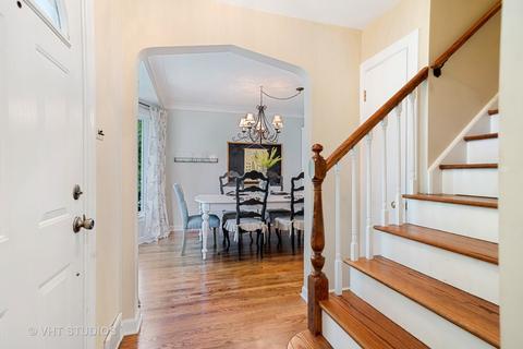 413 S Pine St, Mount Prospect, IL 60056 photo 2