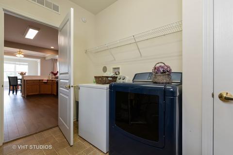 2503 Rolling Rdg, Elgin, IL 60124 photo 9