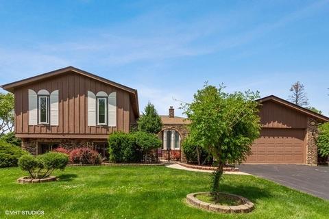 835 Kings Point Dr, Addison, IL 60101 photo 1