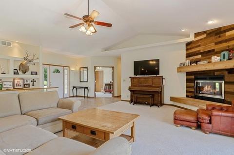 17801 Springbrook Cir, Union, IL 60180 photo 3