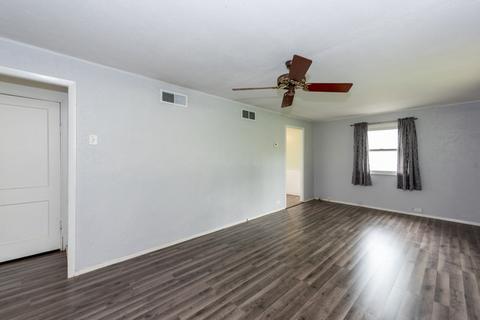 920 21st St, Zion, IL 60099 photo 4
