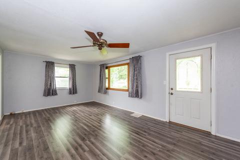 920 21st St, Zion, IL 60099 photo 2