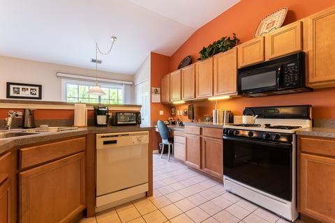640 Mill Cir #204, Wheeling, IL 60090 photo 17