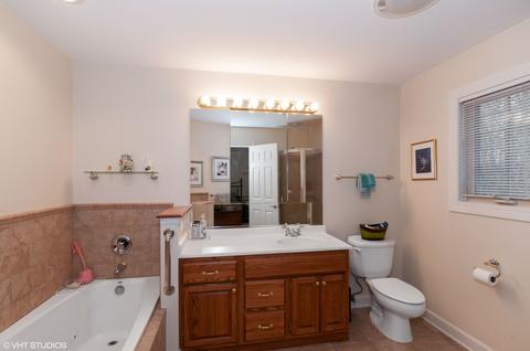 1071 Crest Ave, Addison, IL 60101 photo 12