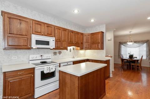 1071 Crest Ave, Addison, IL 60101 photo 5